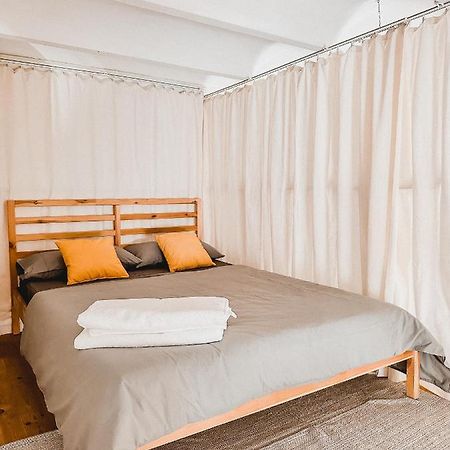 Habitacion Privada, Casa Compartida Con Pareja Private Room, Shared House With A Couple Barcelona Exterior photo
